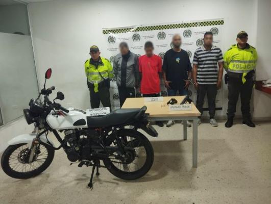 Son recuperados una motocicleta, un celular y dinero en efectivo