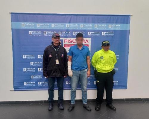 Este sujeto habría accedido sexualmente y de manera violenta a una menor de edad