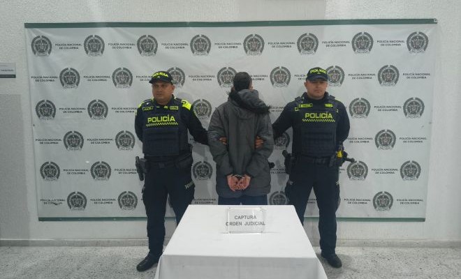 dos policías captores y un ciudadano capturado con orden judicial