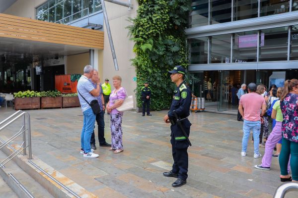 La Policía Nacional invita a celebrar el Día de Amor y Amistad, en paz y tranquilidad