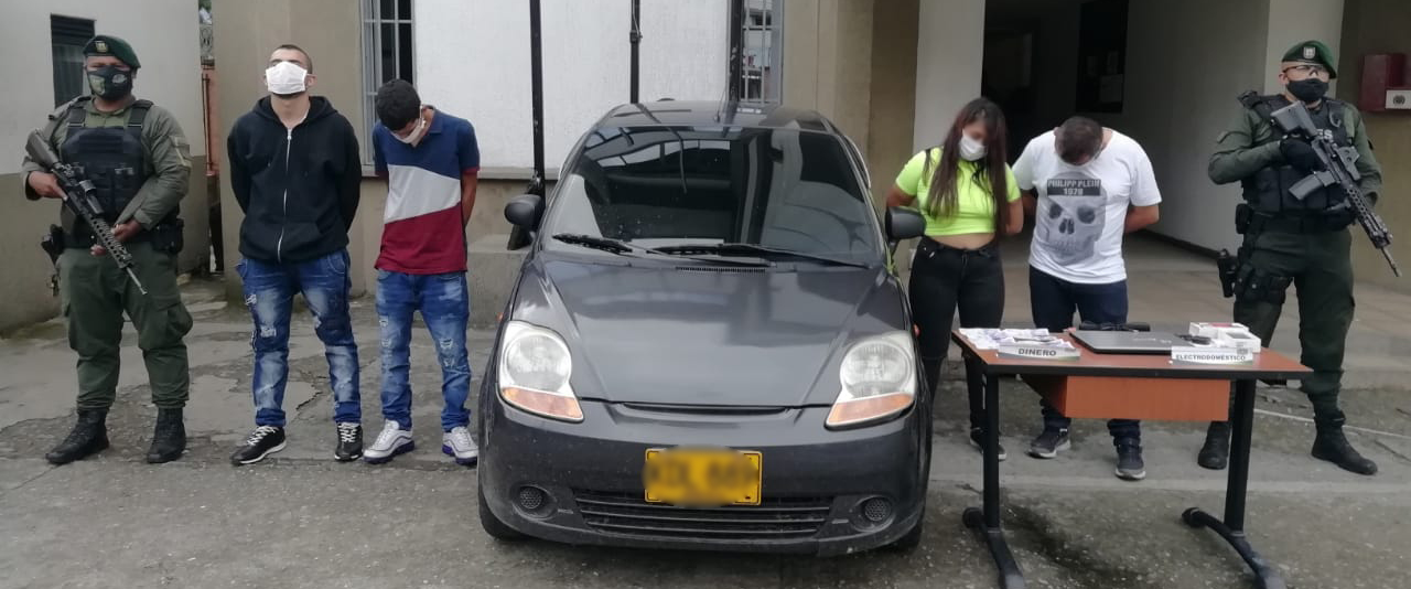 Se-recuperan-los-elementos-hurtados-y-la-incautación-de-un-vehículo-tipo-automóvil    