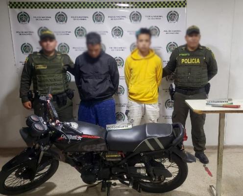 Capturados cuando por hurta una motocicleta