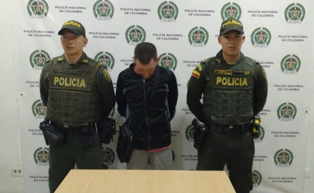 Un mayor de edad y un adolescente son capturados, luego de hurtar un ciudadano en la ciudad de Pereira