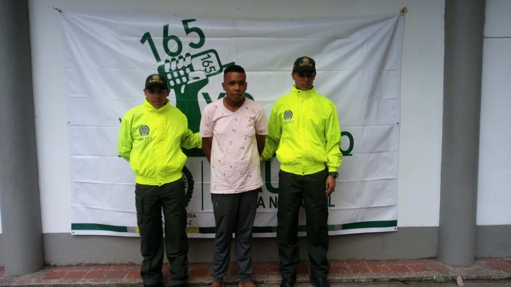 El capturado exigía dinero a cambio de no publicar fotos intimas de la víctima, la cual engañaba con perfil falso en redes sociales