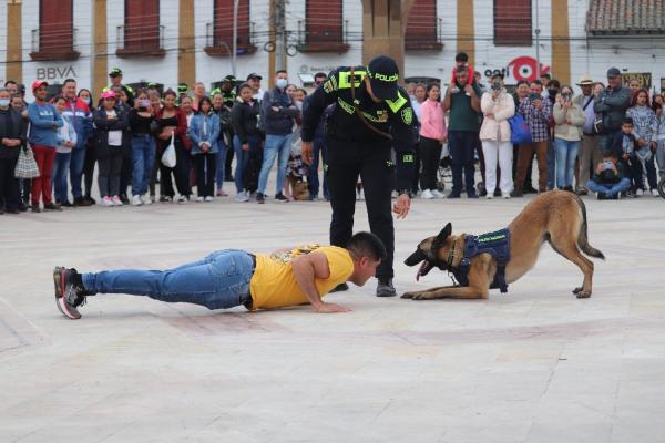 Los preparadores físicos de la Policía Nacional