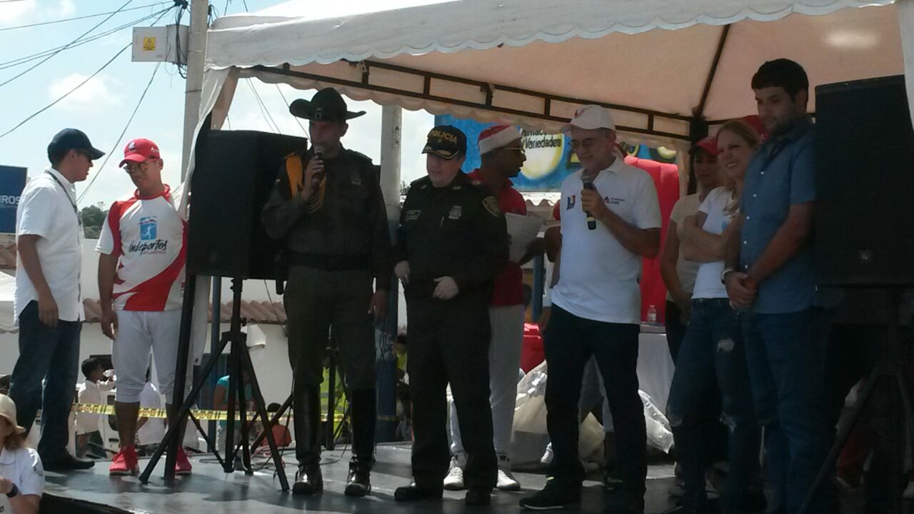  Policía Nacional participa en la campaña “Manos a la obra”