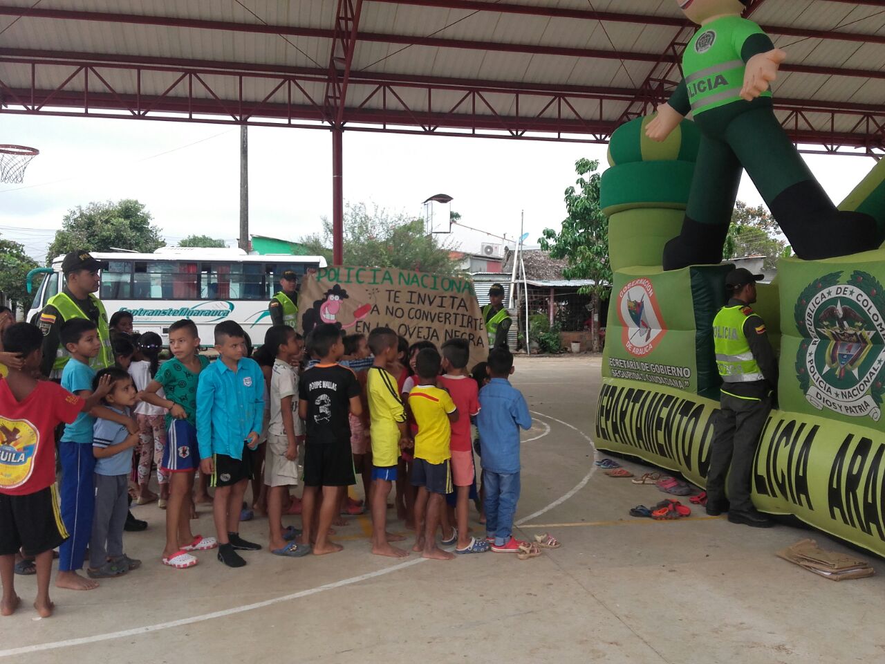 Policia Arauca Una temporada para compartir y prevenir a niños y niñas el uso de la pólvora