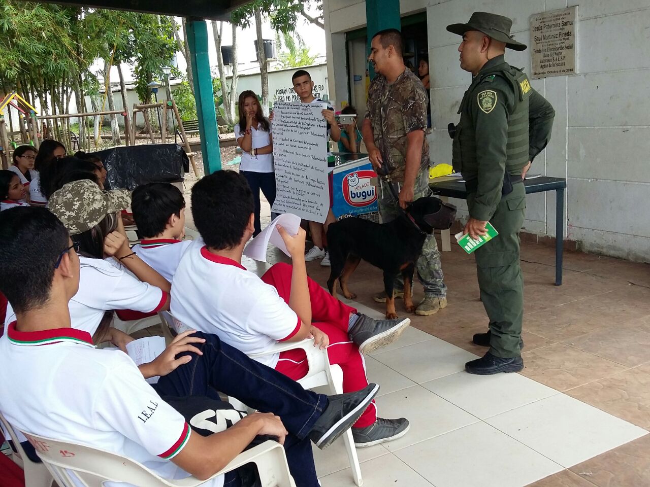 velemos por el bienestar de nuestros caninos y tengamos una mejor connivencia con nuestros vecinos  