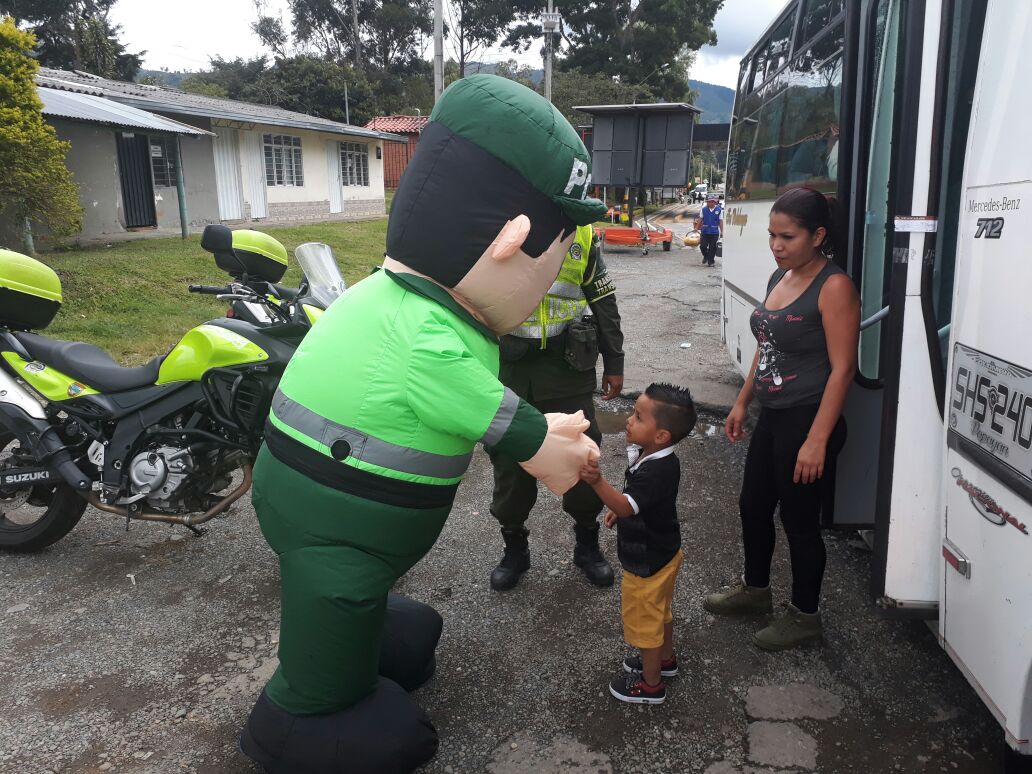 Uniformados-de-Transito-en-despliegue-Seguridad-Vial-Fin-de-Año 