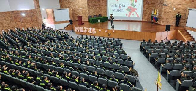 Serenata  a las compañías y personal uniformado y no uniformado  