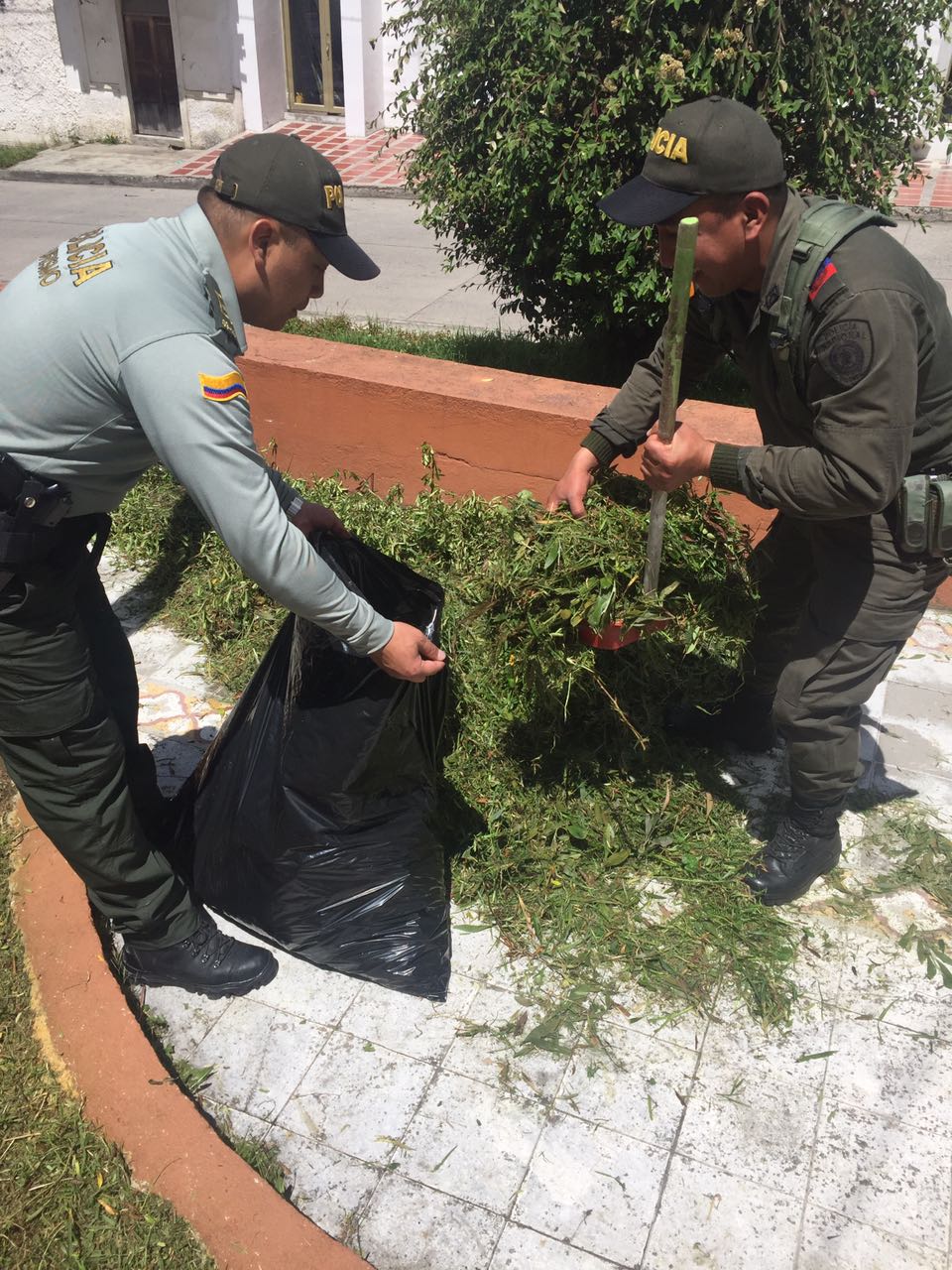 comprometidos con la La Policía Nacional comprometida con la conservación y el cuidado de nuestro patrimonio cultural