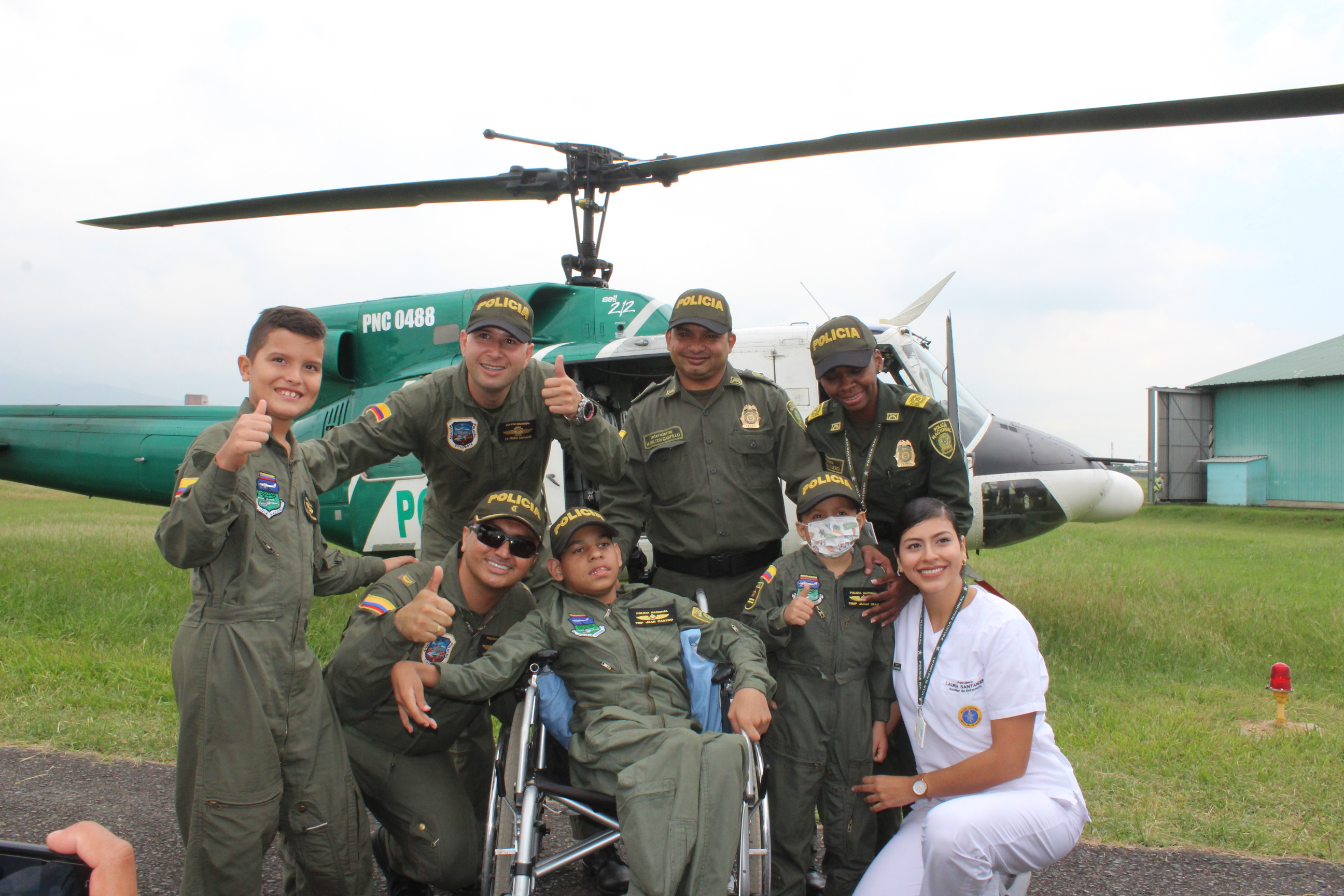 Policías en Cali cumpliendo los sueños de los niños