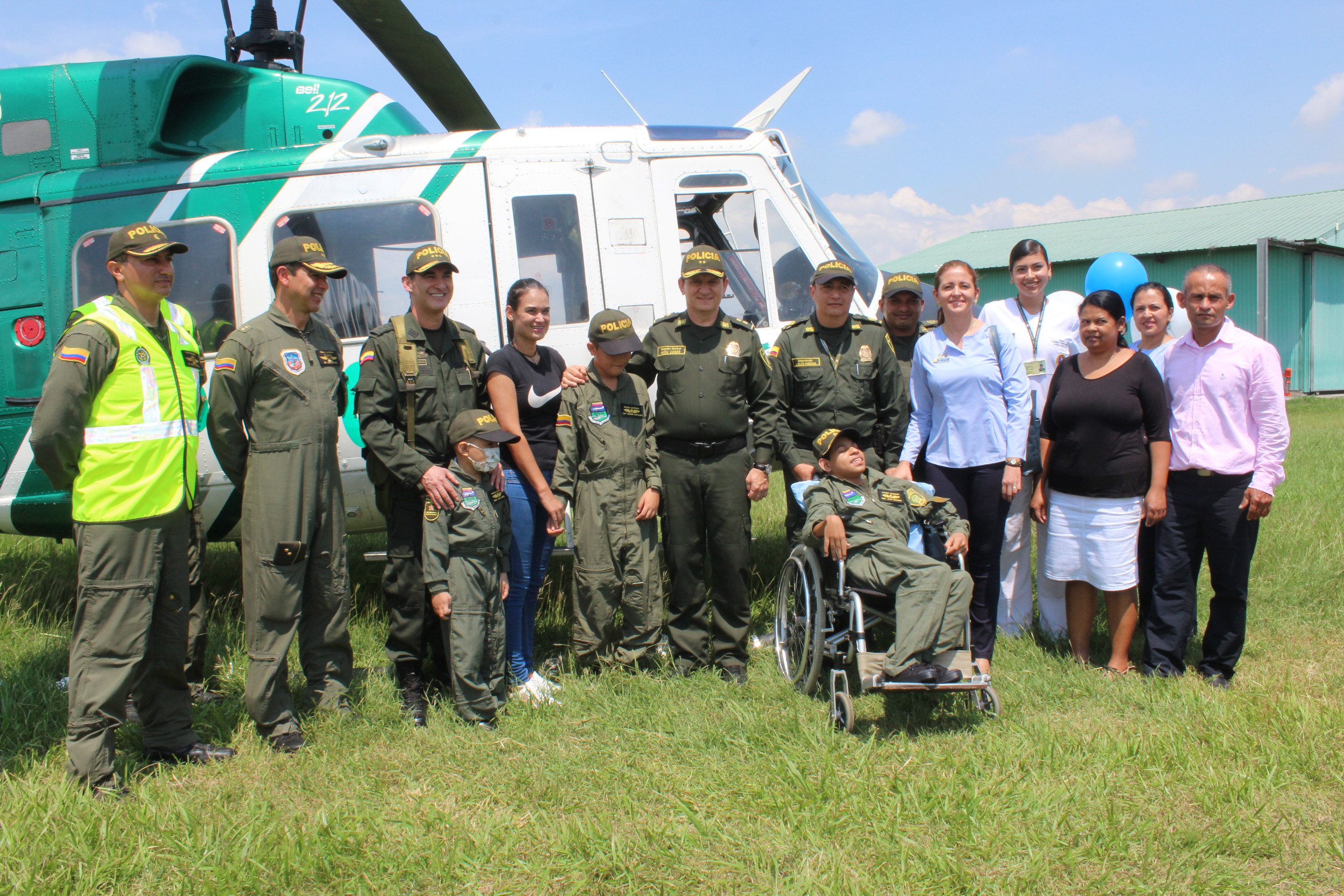 Policías en Cali cumpliendo los sueños de los niños