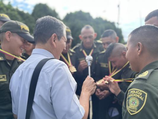 Entrega de 240 placas policiales.