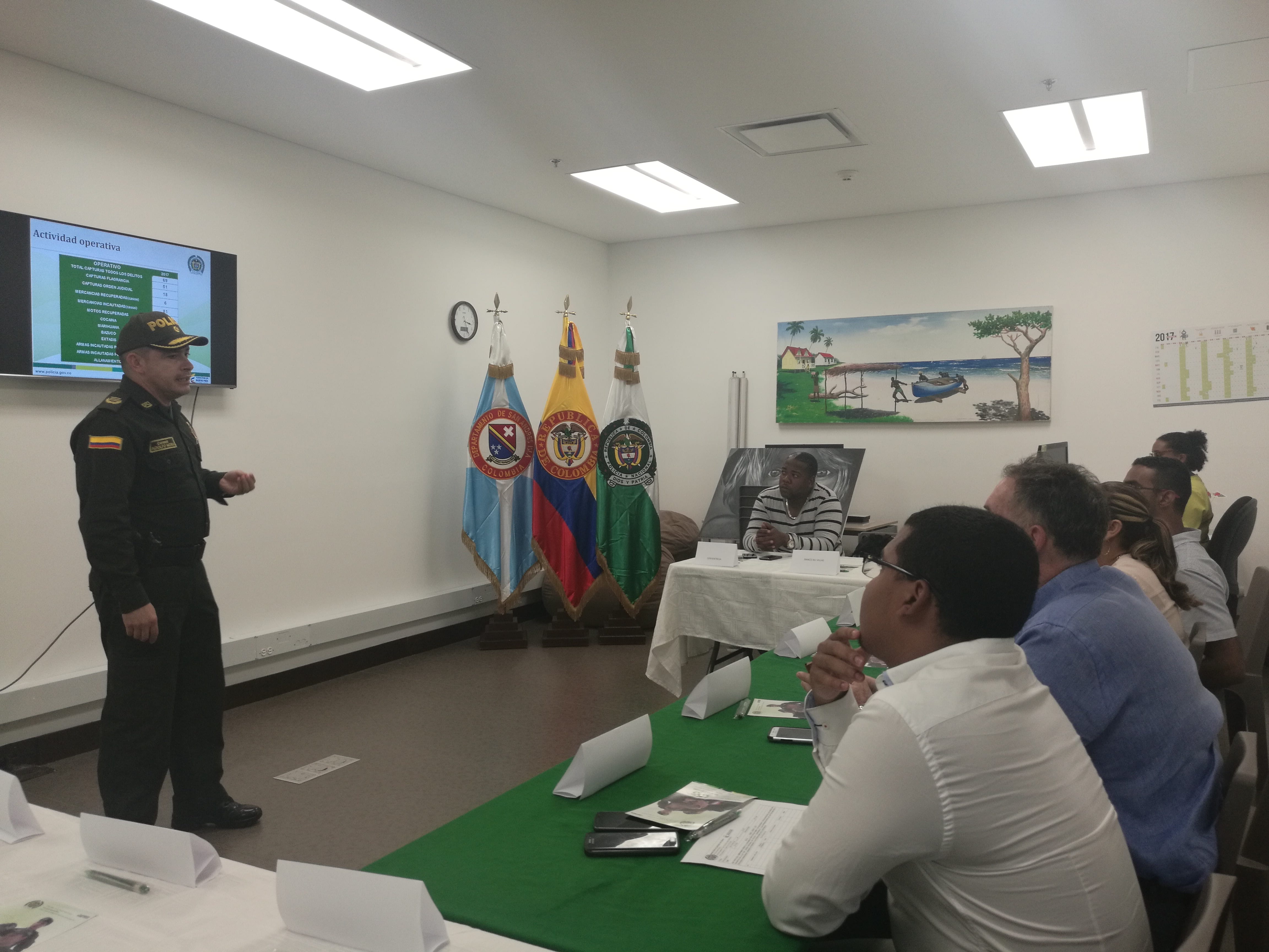 Señor Comandante de Departamento entrega balance en temas de seguridad al gremio bancario