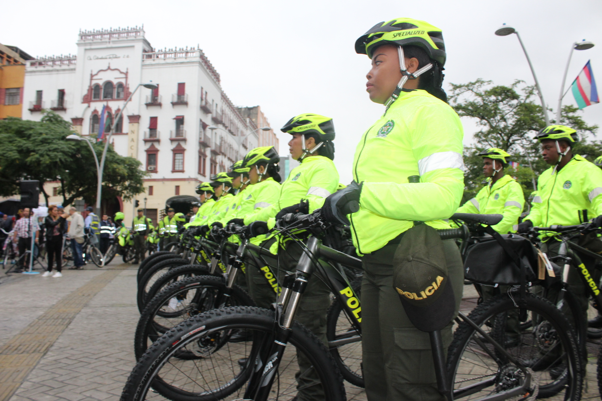 50 biciletas totalmente equipas