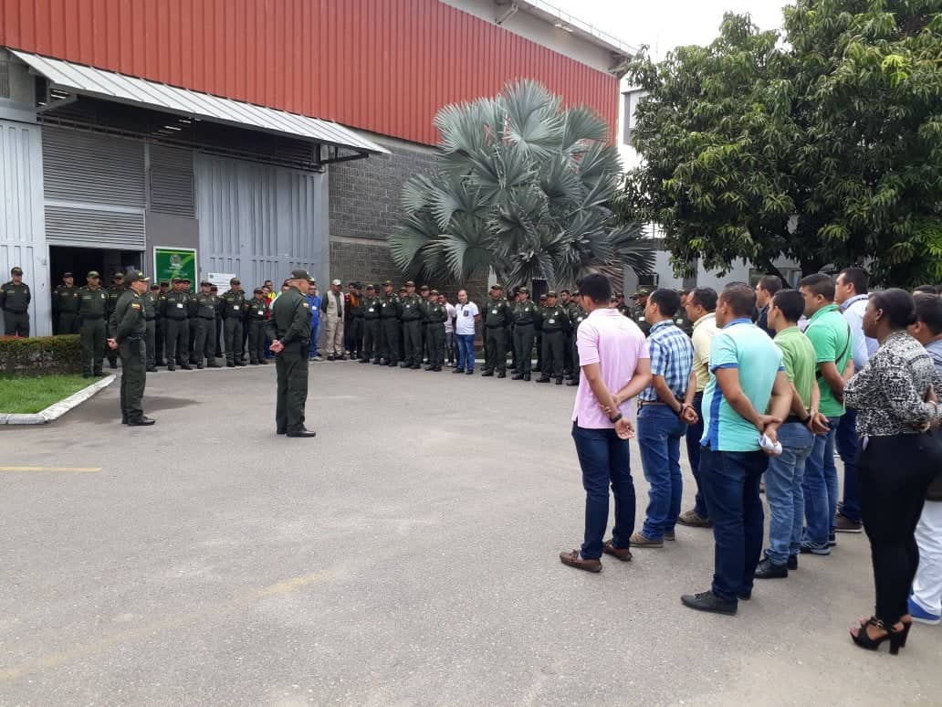 impartiendo_ordenes_y_consignas_al_personal