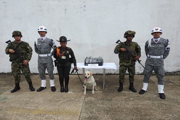 policía-comprometido