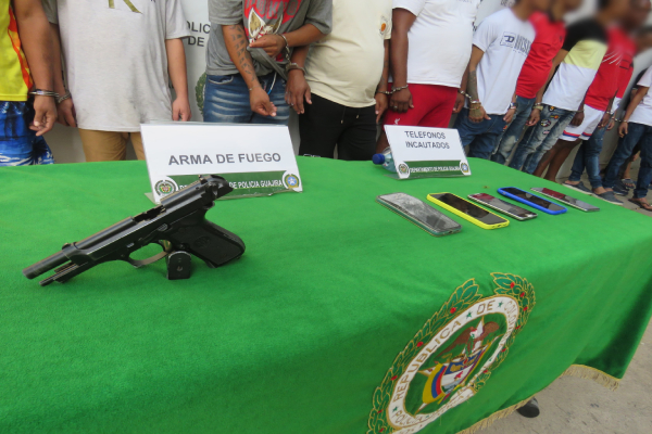 incautación de arma de fuego y celulares