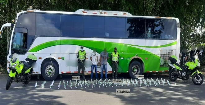 150 frascos de ketamina venían encaletados en la pared del baño de un bus