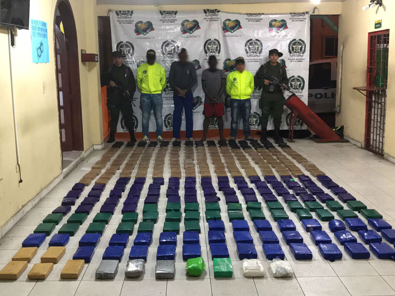 Policía-Nacional-asesta-nuevo-golpe-al-tráfico-de-estupefacientes-en-el-puerto-de-Buenaventura