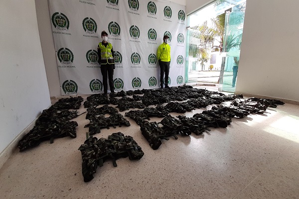 39 Chalecos arnés incautados 