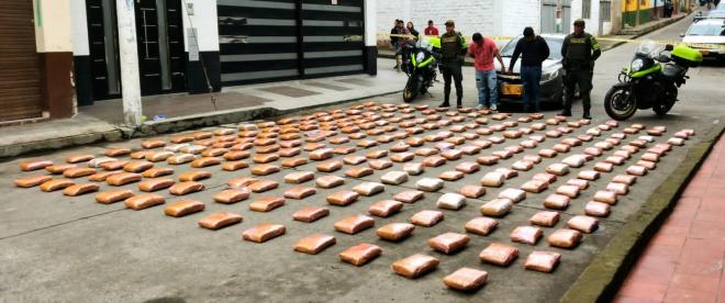 Iban cargados de estupefacientes 