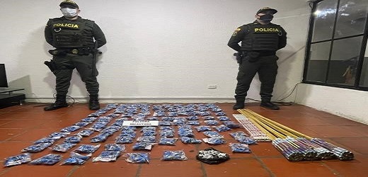 pólvora incautada-policías custodiando