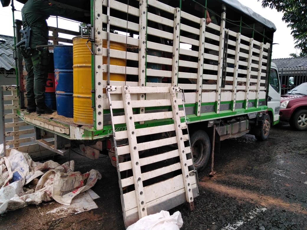 Incautadas-30-toneladas,-siete-personas-capturadas-y-cuatro-vehículos-inmovilizados