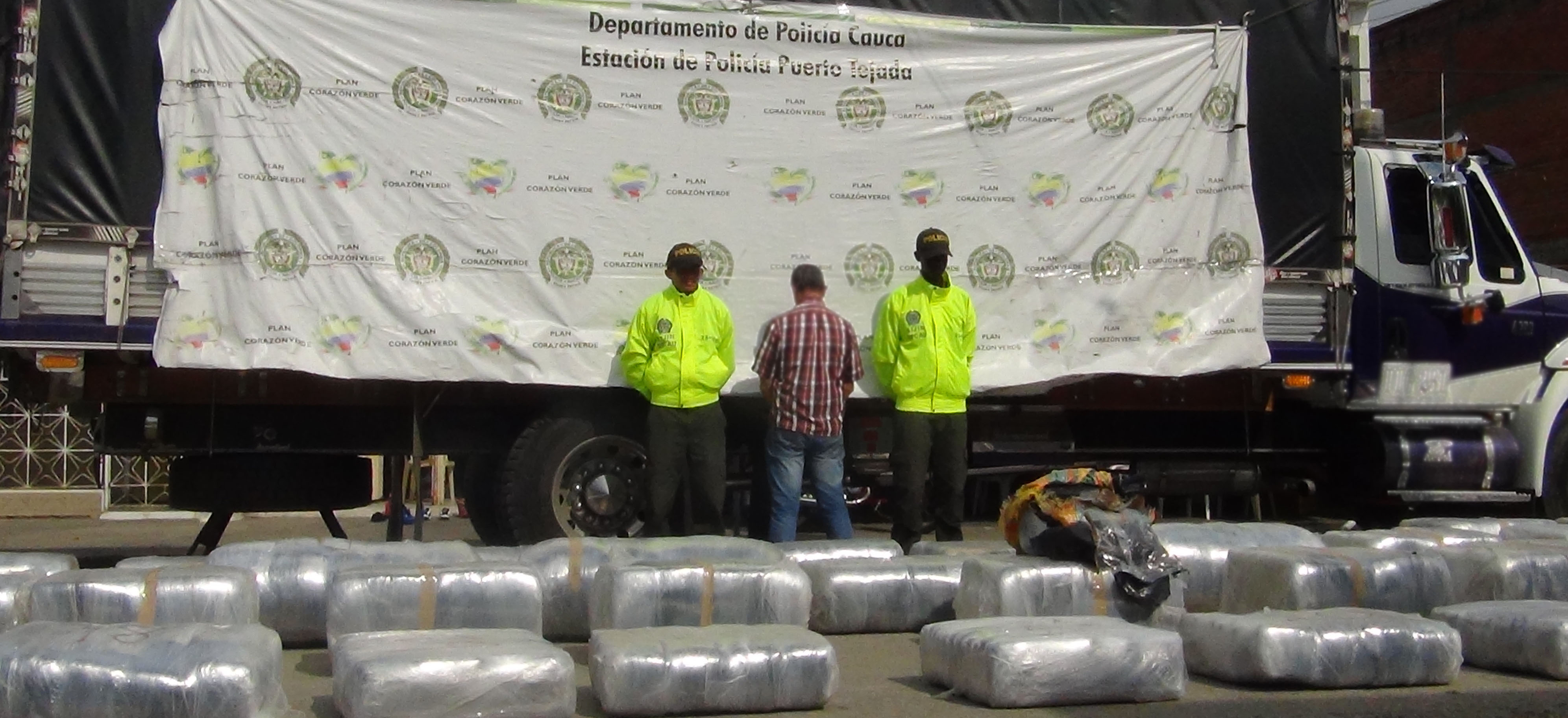 En una vía que comunica Cauca con Valle, fue capturado un conductor que transportaba 2.005 kilogramos de marihuana