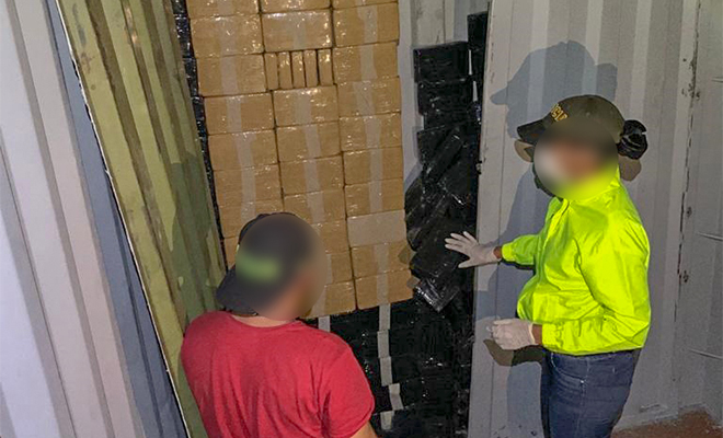 En caleta instalada a un contenedor se incautaron 1.013 kilos de cocaína