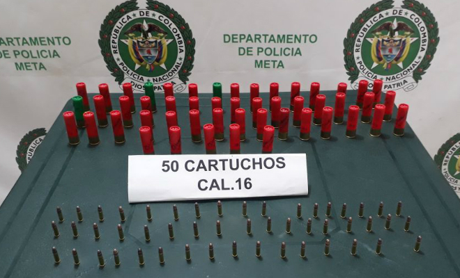 En-Puerto Gaitán-hallamos-100-cartuchos-ilegales-abandonados-a-un-costado-del-eje vial