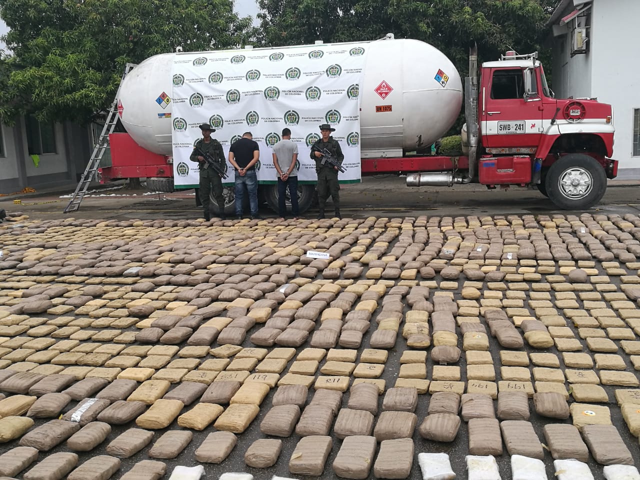 Incautamos-más-cuatro-toneladas-de-marihuana-creepy-en-Gigante-(Huila)