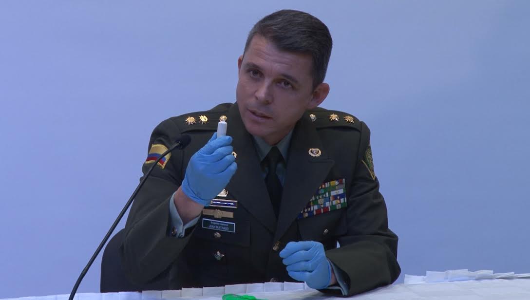 Ingerir càpsulas con dolares