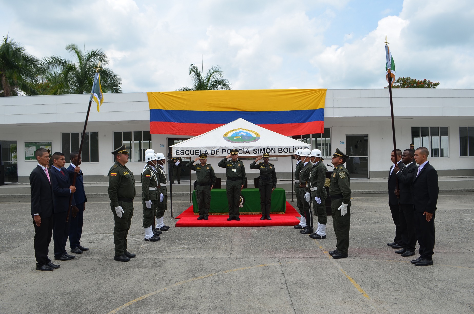 Entrega de banderines a las compañías de estudiantes 