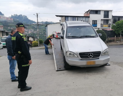 Un vehículo marca mercedes Benz,  fue inmovilizado en Manizales