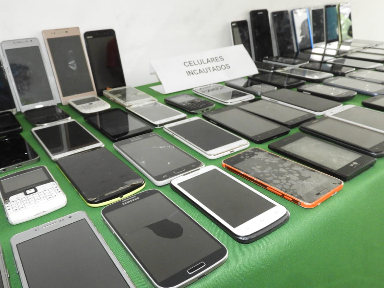 al-menos-41-establecimientos-en-la-zona-céntrica-fueron-registrados-y-171-celulares-incautados 