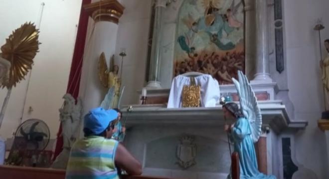 La ayuda divina que de rodillas pedía una humilde mujer