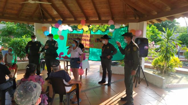 La_policía_en_Santander_no_dejó_pasar_desapercibido_el_día_de_la_familia_1