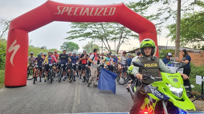 La Policía Nacional acompañó jornada ciclística en Cubarral, Meta