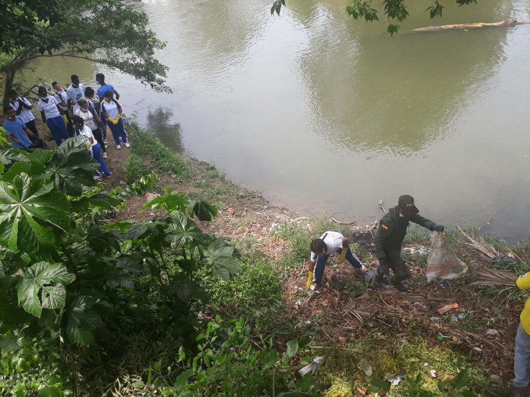 limpiando-al-rio-bajira