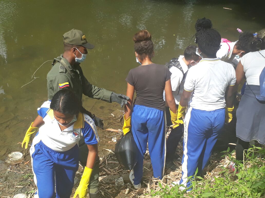 limpiando-al-rio-bajira