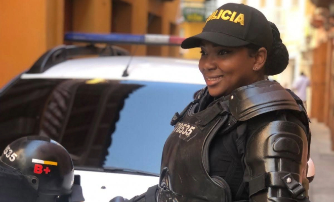 Llena de orgullo y patriotismo por ser miembro de la Policía Nacional