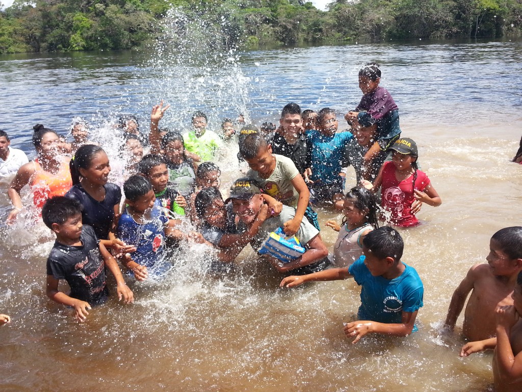  llevamos-felicidad-a-nuestros-ninos-ninas-y-adolescentes-de-nuestras-comunidades-indigenas-mitu-vaupes