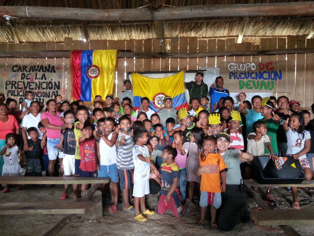  llevamos-felicidad-a-nuestros-ninos-ninas-y-adolescentes-de-nuestras-comunidades-indigenas-mitu-vaupes
