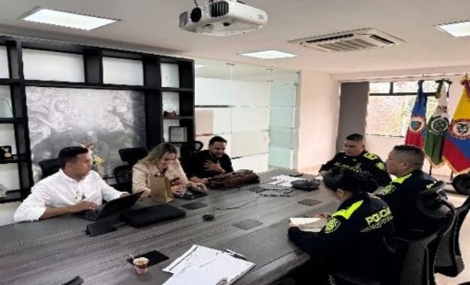 Reuni&oacute;n entre secretar&iacute;a de gobierno de Amalfi y la Polic&iacute;a Nacional