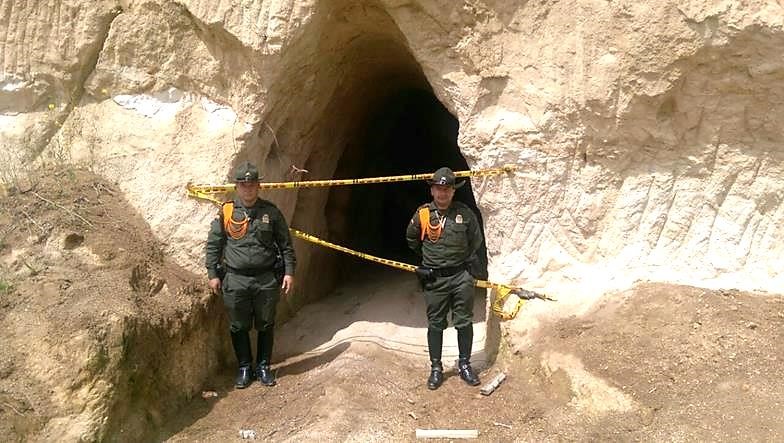 captura-extrayendo arena de forma ilegal y causando daño al equilibrio ecológico