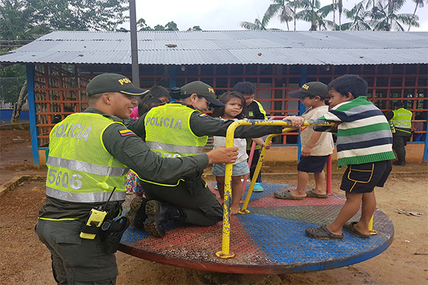  policía-infancia-adolescencia-mitú