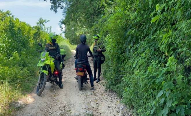 Patrulla de Carabineros en el corregimiento de bayunca con la victima 