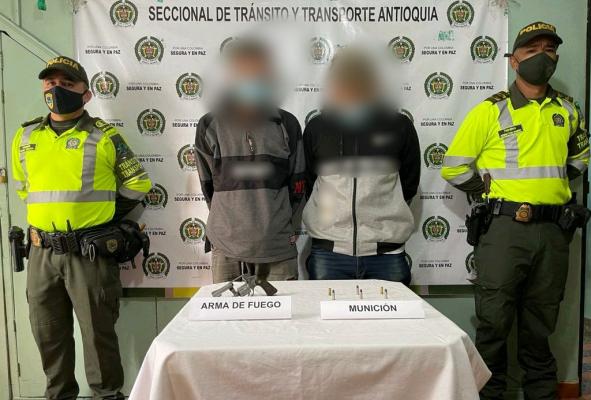 se les halló en su poder un arma de fuego 